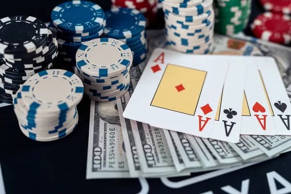 Live blackjack dealer at mpoapi table with HD video stream